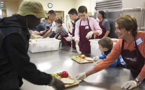 Congresswoman Pelosi serves meals at St. Anthony's Dining Room.